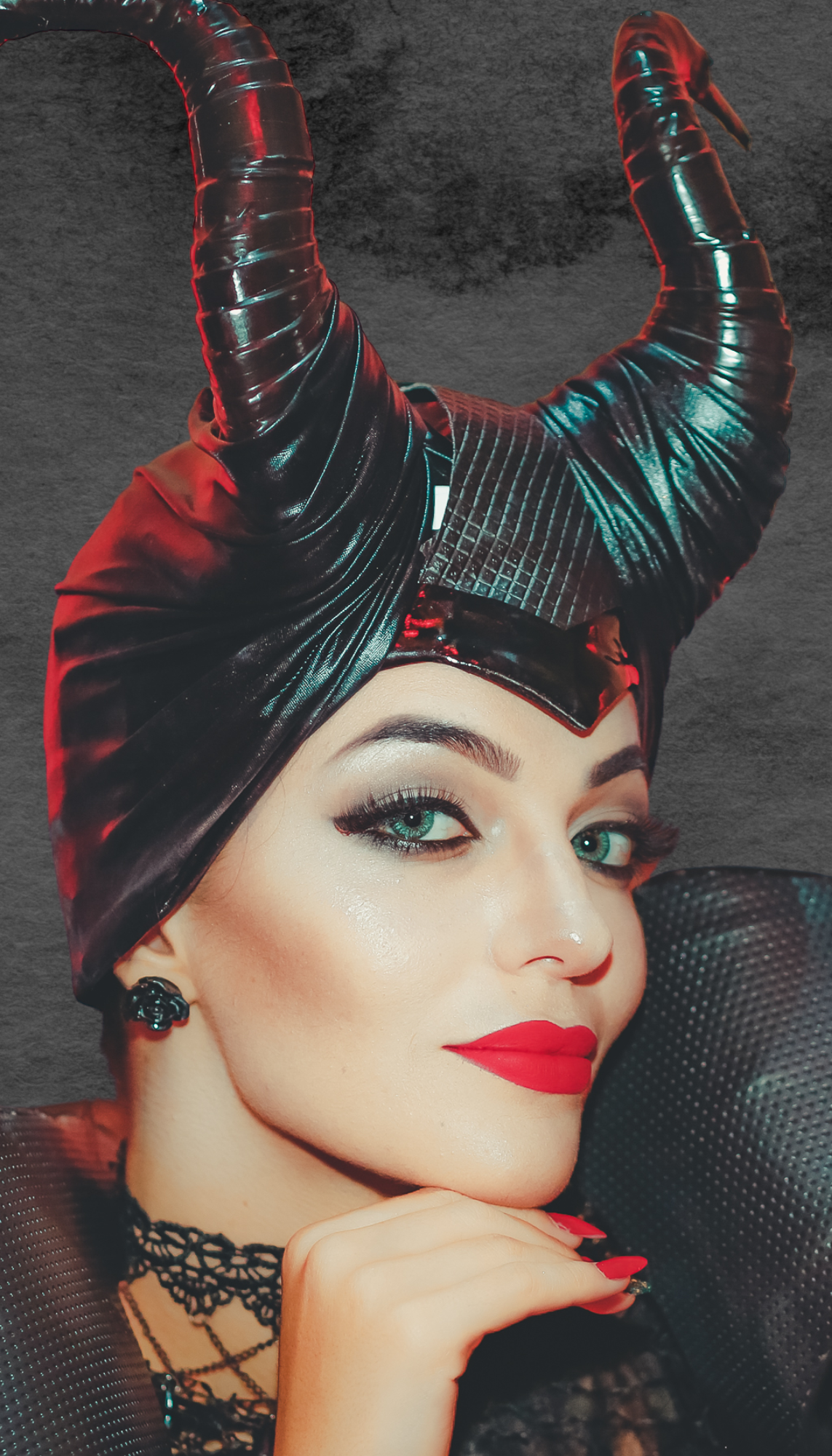 BEST ADULT COSTUME (18+YRS)